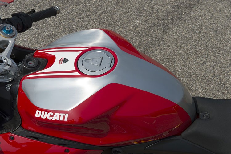 Ducati trinh lang Panigale R 2015 